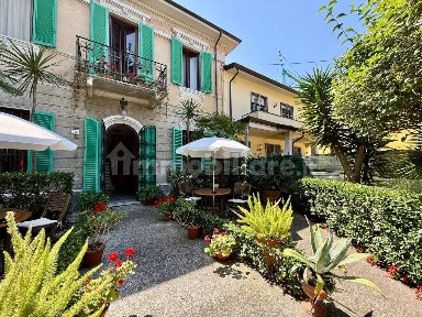 Villa bifamiliare viale Giacomo Puccini 178, Torre del Lago, Viareggio