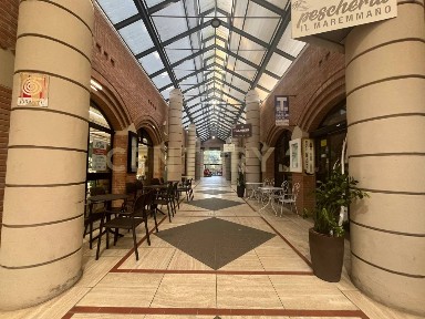 Locale commerciale in Vendita