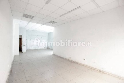 Locale commerciale in Vendita