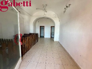 Locale commerciale in Vendita