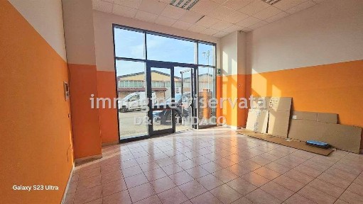Locale commerciale in Vendita