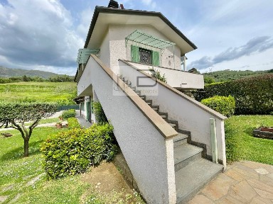 Villa unifamiliare via 25 Aprile 92, Camaiore Paese, Camaiore