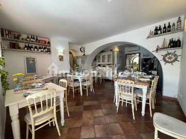 Locale commerciale in Vendita
