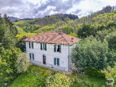 Villa unifamiliare via Guglielmo Marconi, Centro, Castelnuovo di Garfagnana