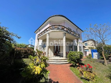 Villa unifamiliare via Adua, Lido di Camaiore, Camaiore