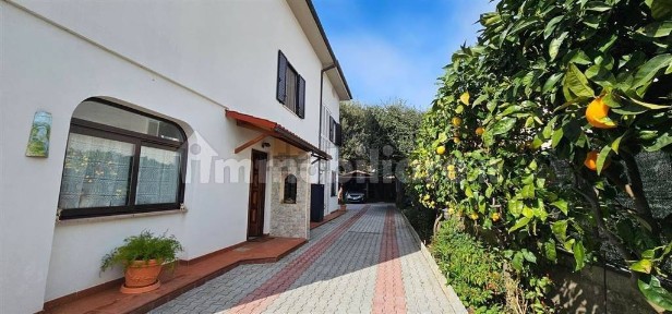 Villa bifamiliare, da ristrutturare, 280 m², Rosignano Solvay, Rosignano Marittimo