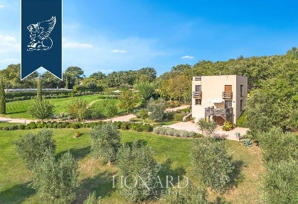 Agriturismo in Vendita