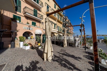 Locale commerciale in Vendita