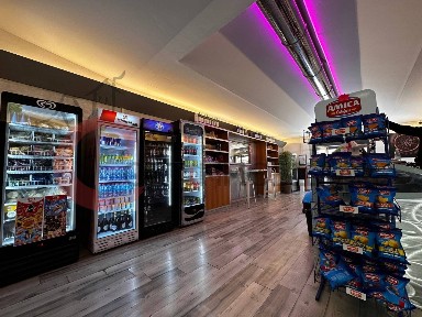 Locale commerciale in Vendita