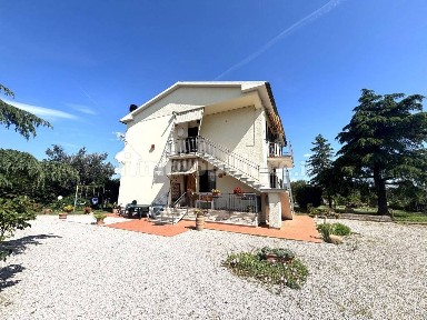 Locale commerciale in Vendita