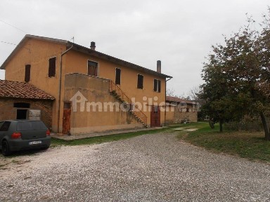 Locale commerciale in Vendita