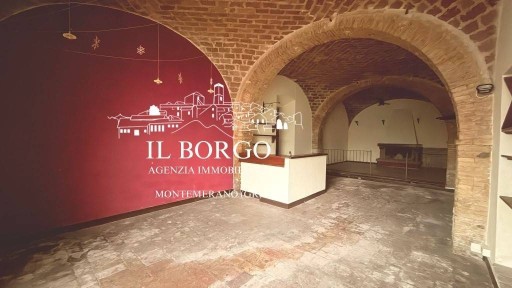 Locale commerciale in Vendita