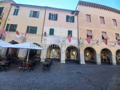 Locale commerciale in Vendita