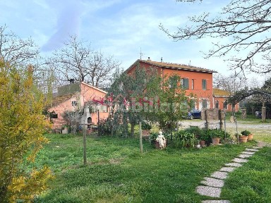 Locale commerciale in Vendita