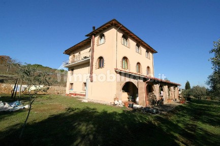 Locale commerciale in Vendita