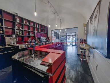 Locale commerciale in Vendita