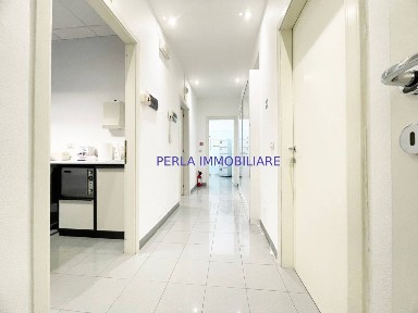 Locale commerciale in Vendita