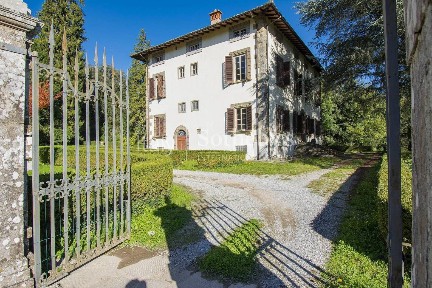 Villa unifamiliare via di Pescaglia, Centro, Pescaglia