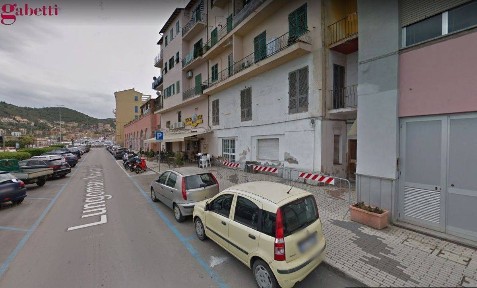 Locale commerciale in Vendita