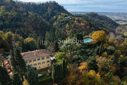 Villa unifamiliare via per Pedona, Camaiore Paese, Camaiore