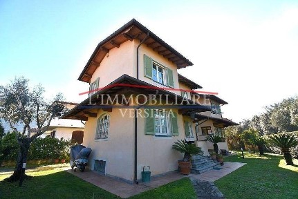 Villa unifamiliare via L. Salvatori, Ripa Pozzi Querceta Ponterosso, Seravezza