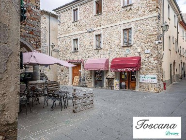 Locale commerciale in Vendita