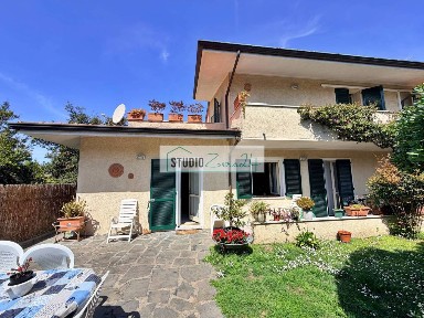 Villa bifamiliare, buono stato, 140 m², Centro, Forte dei Marmi