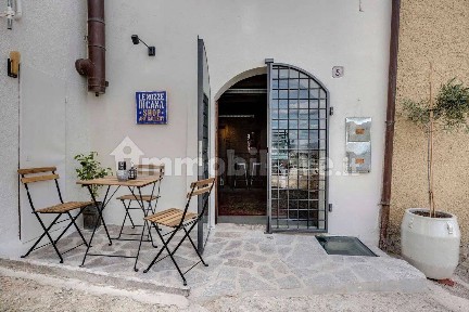 Locale commerciale in Vendita