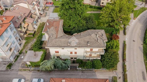 Villa bifamiliare via Dalmazia 43, Centro, Valdagno
