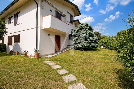 Villa bifamiliare via Fratelli Zorzato, Centro, Monticello Conte Otto