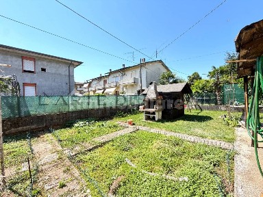Villa bifamiliare via San Vincenzo, Marano Vicentino 1, Centro, Marano Vicentino