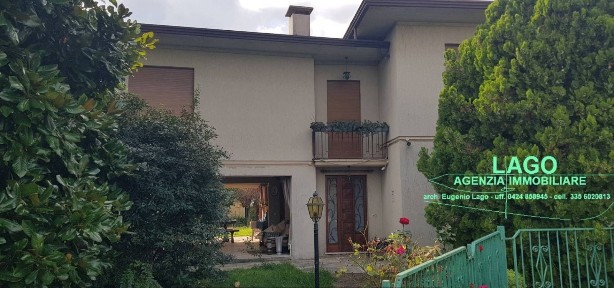 Villa unifamiliare, buono stato, 294 m², Nove