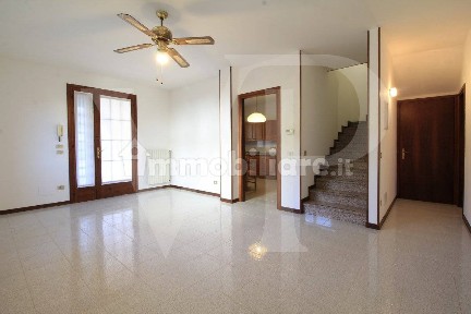 Villa plurifamiliare via 2 Giugno, Centro, Torri di Quartesolo