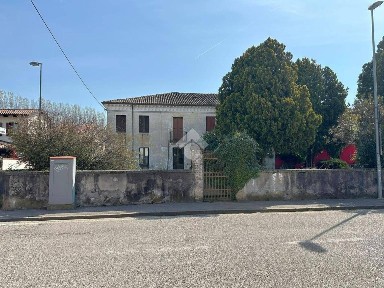 Villa plurifamiliare via Caprera 17, Centro, Dueville