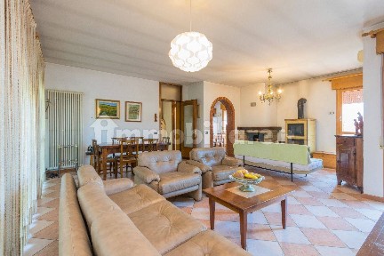 Villa bifamiliare via Cà Baroncello, 36, Centro, Bassano del Grappa