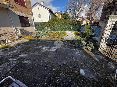 Villa bifamiliare via A. Rossi 14, Centro, Schio