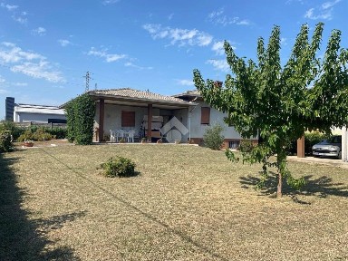Villa unifamiliare via quarta armata 3, Centro, Rosà