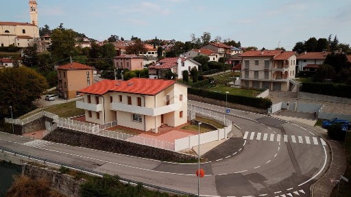Villa bifamiliare via Calavena Alta 73, Centro, Arzignano