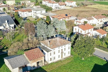 Villa unifamiliare via Rigoletto, Villaganzerla, Castegnero