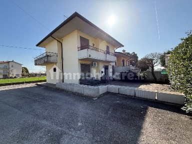 Villa unifamiliare via dei Trifogli, 3, Centro, Thiene