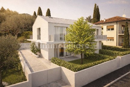 Villa bifamiliare via Colbacchini, Centro, Bassano del Grappa