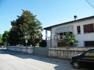 Villa unifamiliare via dei Pellegrini, Centro, Camisano Vicentino