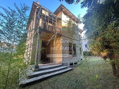 Villa unifamiliare viale Venezia, Centro, Bassano del Grappa