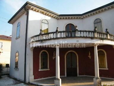 Villa unifamiliare via Vittorio Veneto, Centro, Camisano Vicentino