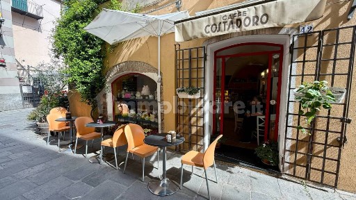 Albenga, Piazza Torlaro