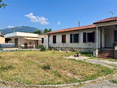 Villa bifamiliare via Rossini, 11, Centro, Schio