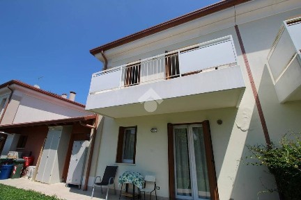 Villa bifamiliare viale Magellano, Santa Maria, Camisano Vicentino