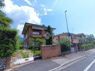 Villa bifamiliare via Leonardo da Vinci 148, Centro, Schio
