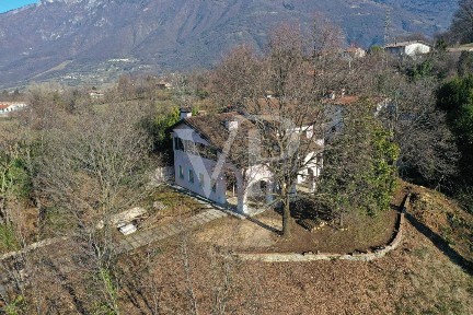Villa unifamiliare via Schefferla, Carrè