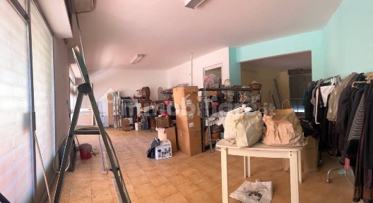 Locale commerciale in Vendita